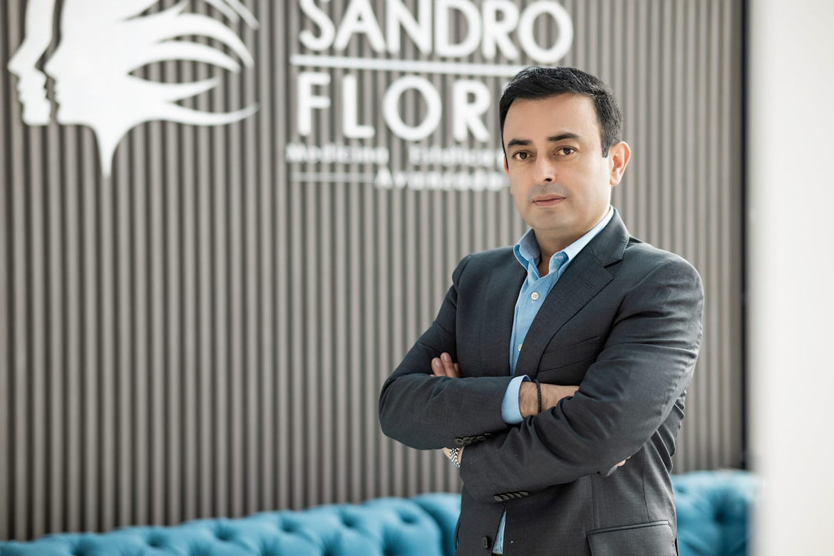 Dr. Sandro Florez, médico cirujano experto en medicina estética y capilar